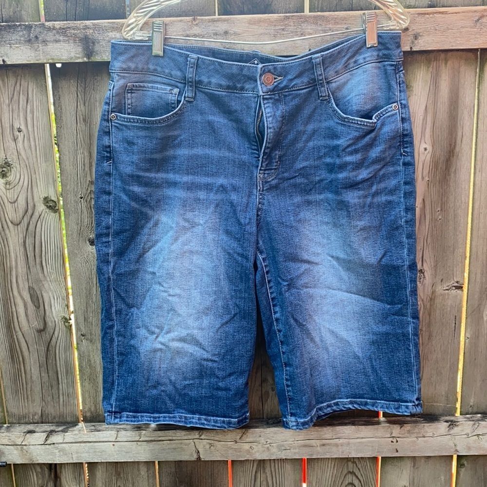 St. John’s Bay Bermuda shorts sz. 16